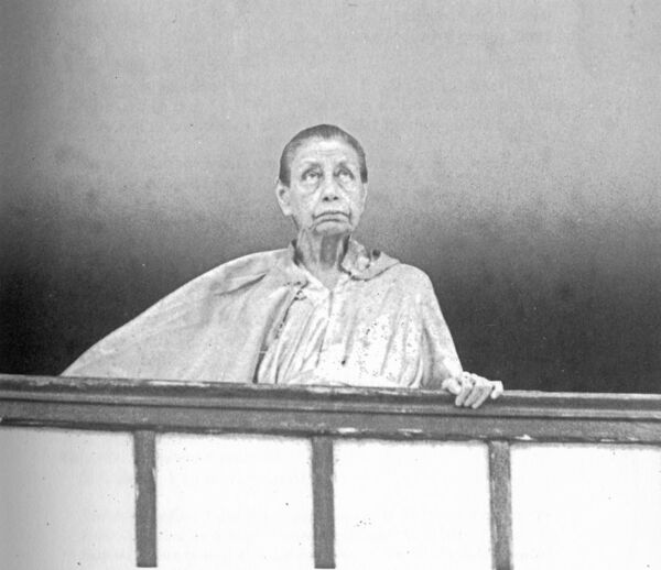 Agenda 1964-03-11 balcony darshan.jpg